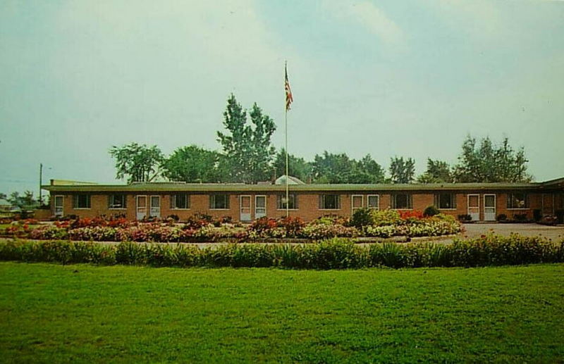 Melody Lane Motel - Old Postcard (newer photo)
